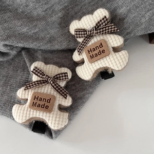 Barrettes à cheveux ourson mignon avec nœud papillon et étiquette cuir faite main
