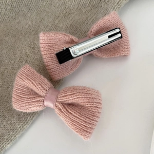 Set of two soft pink knitted bow hair clips with textured yarn and metal alligator clips