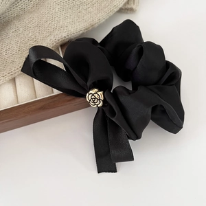 Chouchou en Satin de Style Français Élégant Avec Nœud Et Décoration Rose en Alliage Doré Pour Femme Accessoires Cheveux Cadeau