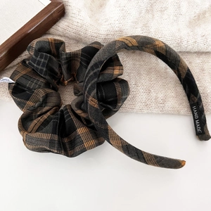 Women Vintage Plaid Fabric Headband And Plaid Scrunchie Set British Style Retro Check Hair Band For Autumn Winter Hair Accessories