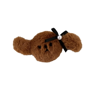 Schattige bruine pluche puppy haarclip met zwarte strik en witte parel