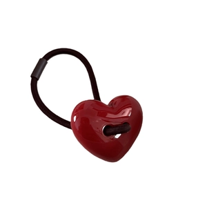 Elegant red heart pendant hair tie with a high-gloss finish and black elastic band