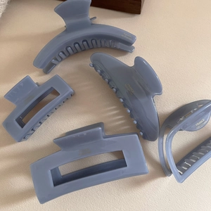Pinza per Capelli in Acetato Stile Francese Blu Nebbia Grande Geometrica Traforata Antiscivolo Clip a Squalo per Donna Accessori