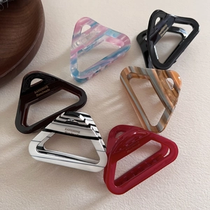 Pince Crabe Triangle Ajouré en Acétate pour Femmes Petit Clip Géométrique Style Coréen Accessoire Cheveux pour Demi-Queue
