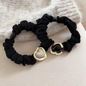 Women Elegant Black Pleated Fabric Scrunchie Gold Metal Heart Charm High Elasticity Hair Tie Korean Style Hair Accessories