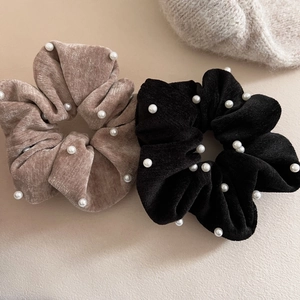Elegant velvet pearl scrunchie set in black and light brown for vintage hairstyles