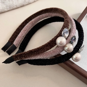 Set di tre cerchietti in velluto con perle e cristalli nei colori marrone, viola e nero