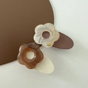 Minimalist acetate flower hair clips in cream and brown marble finish for women