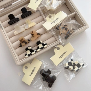 Mini pinces à cheveux en acétate au style minimaliste avec motifs à carreaux chic