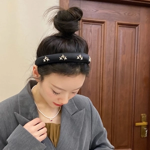 Elegant black sponge headband featuring golden star clusters for stylish women's hair styling