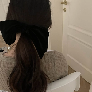 Barrette à cheveux élégante en velours noir avec nœud et pendentif perle pour femme