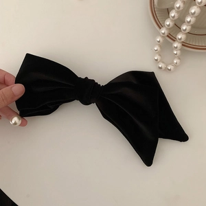 Grande pince à cheveux nœud en velours noir élégante avec perle pour un style rétro