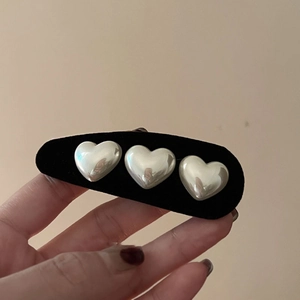 Vintage French Velvet Hair Clip With Imitation Artificial Pearl Heart BB Side Clip Elegant Retro Hairpin For Women Daily Accessory