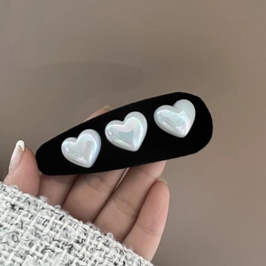 Elegant black velvet BB hair clip featuring three iridescent heart pearls for women