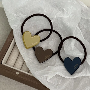 Set di 3 elastici per capelli con cuori in acetato in oliva, marrone e blu navy e strass