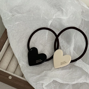 Set elastici per capelli in acetato con cuore nero e bianco panna e logo oro