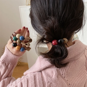 Vintage bunte Perlen Haargummi mit handgefertigtem Holzbär-Anhänger und elastischem Band
