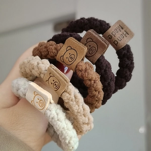 Set mit 5 elastischen Strick-Haargummis in Erdtönen mit süßen Bären-Handmade-Etiketten