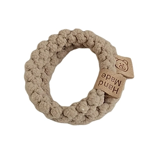 Handgefertigtes khakifarbenes Plüsch-Haargummi mit Teddybär-Label und hoher Elastizität