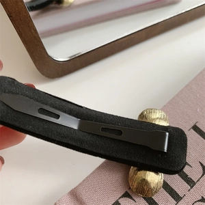 Pinza para el pelo de terciopelo retro con diamantes de imitación y cuentas doradas martilladas