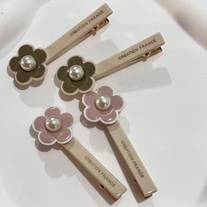 Floral Artificial Pearl Acetate Duckbill Hair Clip For Women Elegant French Style Flower Side Hairpin Delicate Headwear Accessory