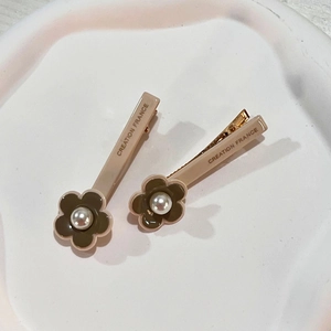 Floral pearl duckbill hair clip set with Creation France lettering and gold metal base