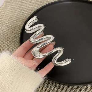 Wave Line Metal Hair Claw Large Thick Hair Clip Elegant Shark Clip Minimalist Geometric Hair Accessories For Women Girls