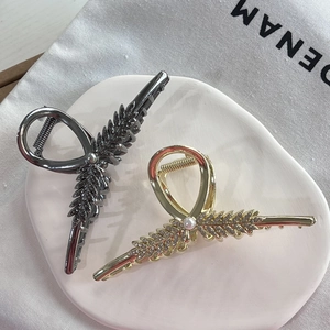 Elegant wheat stalk hair claw clip with rhinestones and pearl in gold and black
