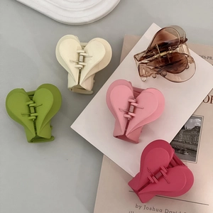 French style double heart acrylic hair claws in assorted matte and amber colors