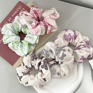 Scrunchies in Satin Francese con Motivo Rose e Farfalle Eleganti Elastici per Capelli con Stampa Floreale Farfalla per Donna Ragazze Accessori Capelli Moda