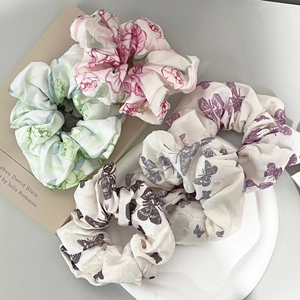 Set di elastici per capelli con stampe di fiori e farfalle in rosa, verde e viola