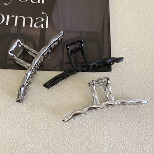 Minimalist Alloy Metal Hair Claw For Women Liquid Metal Wave Shark Clip Strong Hold Elegant Hair Accessory For Thick Hair