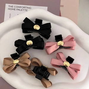 Pince à Cheveux Élégante Nœud en Satin Avec Plaque Métallique Ronde Dorée Accessoires de Coiffure Femme Fête Quotidienne Douce