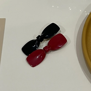 Elegante Haarklammern in Schleifenform aus Acetat, Schwarz und Burgunderrot, glänzend