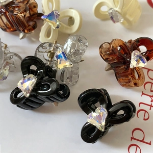 Mini pinces à cheveux avec nœud et strass cœur en noir, ambre et blanc crème