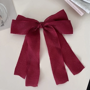 Dunkelrote Satin-Haarspange mit großer mehrlagiger Schleife und langen eleganten Bändern