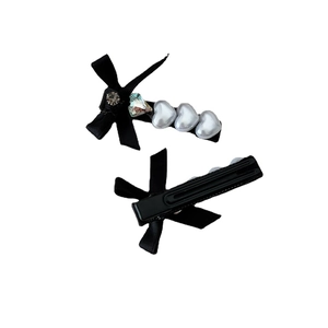 Barrette à cheveux nœud français avec strass en cœur et perles sur ruban noir