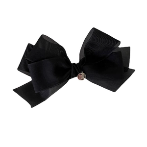 Barrette à cheveux avec nœud en résille noir et pendentif en métal doré élégant