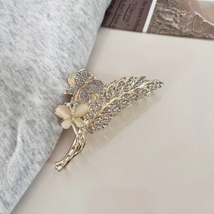 Pince à cheveux papillon dorée élégante avec pierres œil de chat et strass brillants