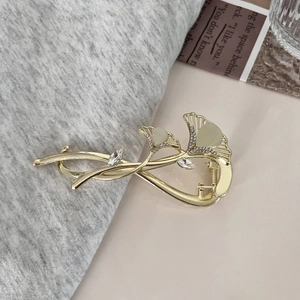 Pince à cheveux dorée feuille de ginkgo avec pierre d'opale et strass brillants
