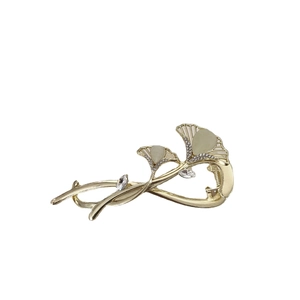 Pince à cheveux feuille de ginkgo dorée avec pierres œil de chat et cristaux brillants