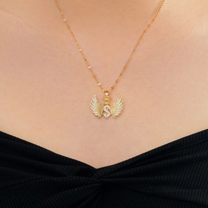 Collana dorata con pendente a segno di dollaro alato e zirconi brillanti incastonati