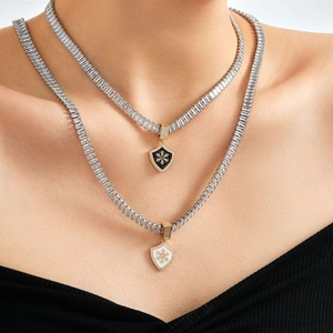 Collier Pendentif Flocon de Neige en Cuivre Zirconia Design Géométrique Émail Cœur Étoile Bouclier Bijoux d'Hiver pour Hommes Femmes