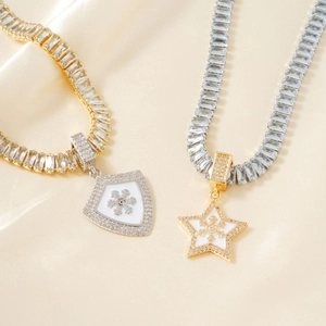 Ensemble de colliers flocon de neige minimalistes avec pendentifs émaillés en or et argent