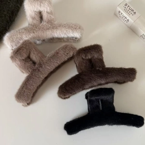 Detail of soft plush hair claws in beige, light brown, dark brown and black colors