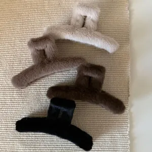Women Large Plush Hair Claw Clip Autumn Winter Faux Fur Shark Clip For Thick Hair Geometric Handmade Soft Hair Accessory