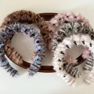 Serre-têtes en fausse fourrure léopard avec pointes noires en diverses couleurs