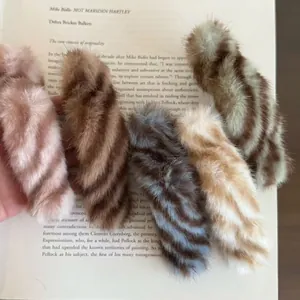 Barrettes à cheveux rayées en peluche colorées pour un style élégant d'automne