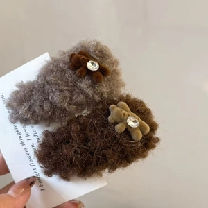 Barrettes ours en peluche marron avec texture laine d'agneau et accents cristal