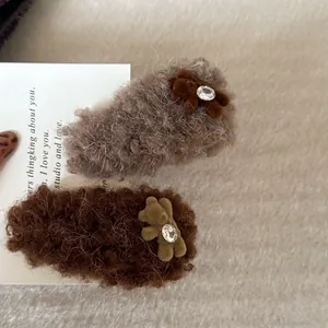 Pince à Cheveux en Peluche Ours Style Coréen Avec Strass Automne Hiver Mignon Kaki Brun Accessoires de Cheveux pour Femmes